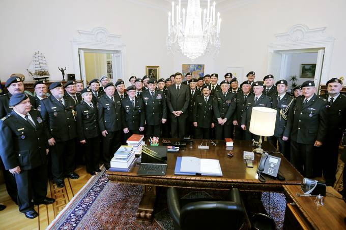 Predsednik Republike Slovenije Borut Pahor je Zvezi slovenskih častnikov vročil odlikovanje srebrni red za zasluge